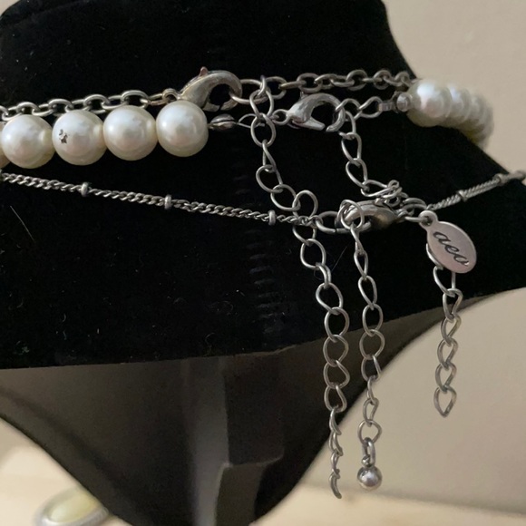 3 Silver Tone Pearly Necklaces - Picture 4 of 7